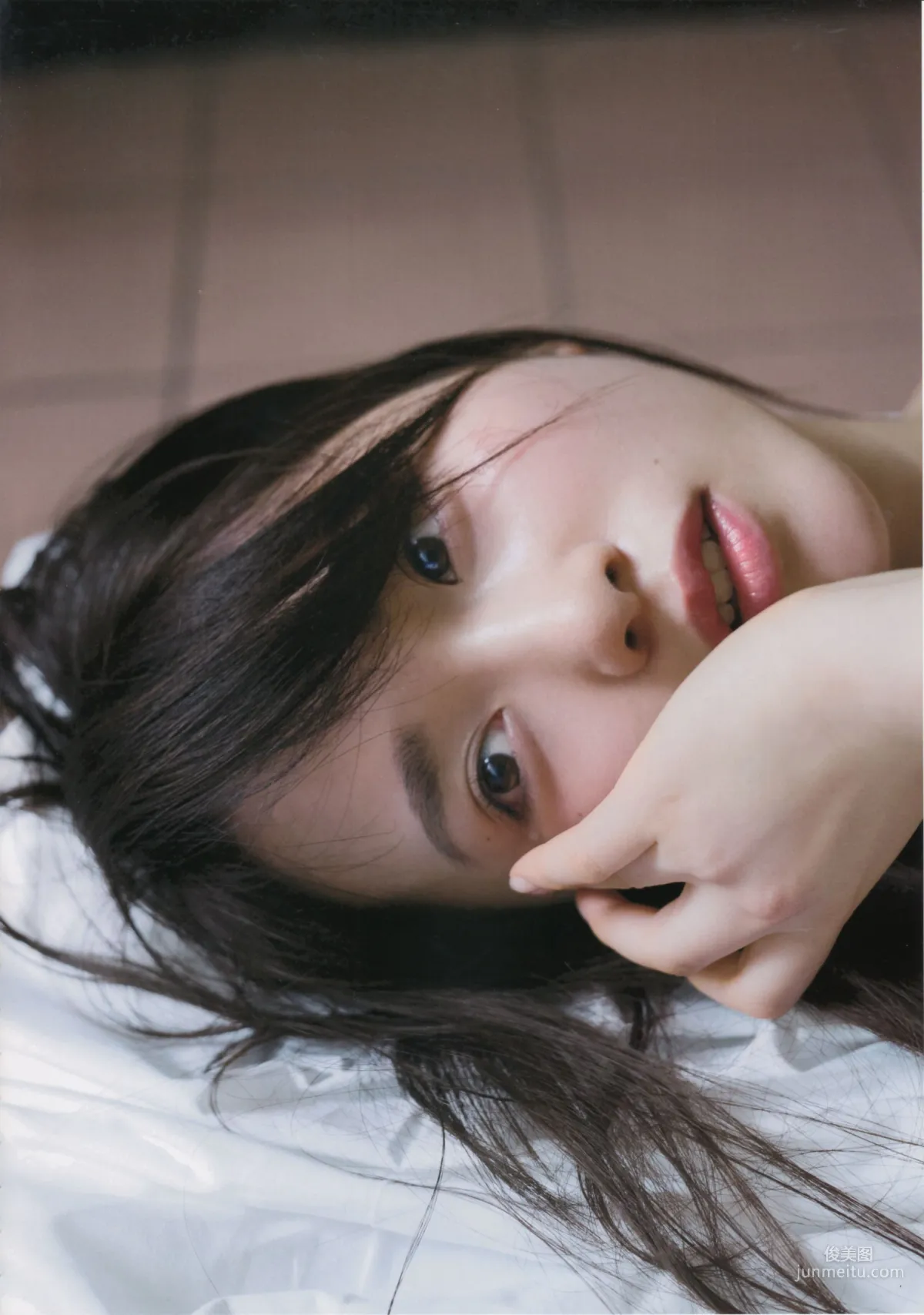 高橋朱裡 《曖昧な自分》 寫真集 76