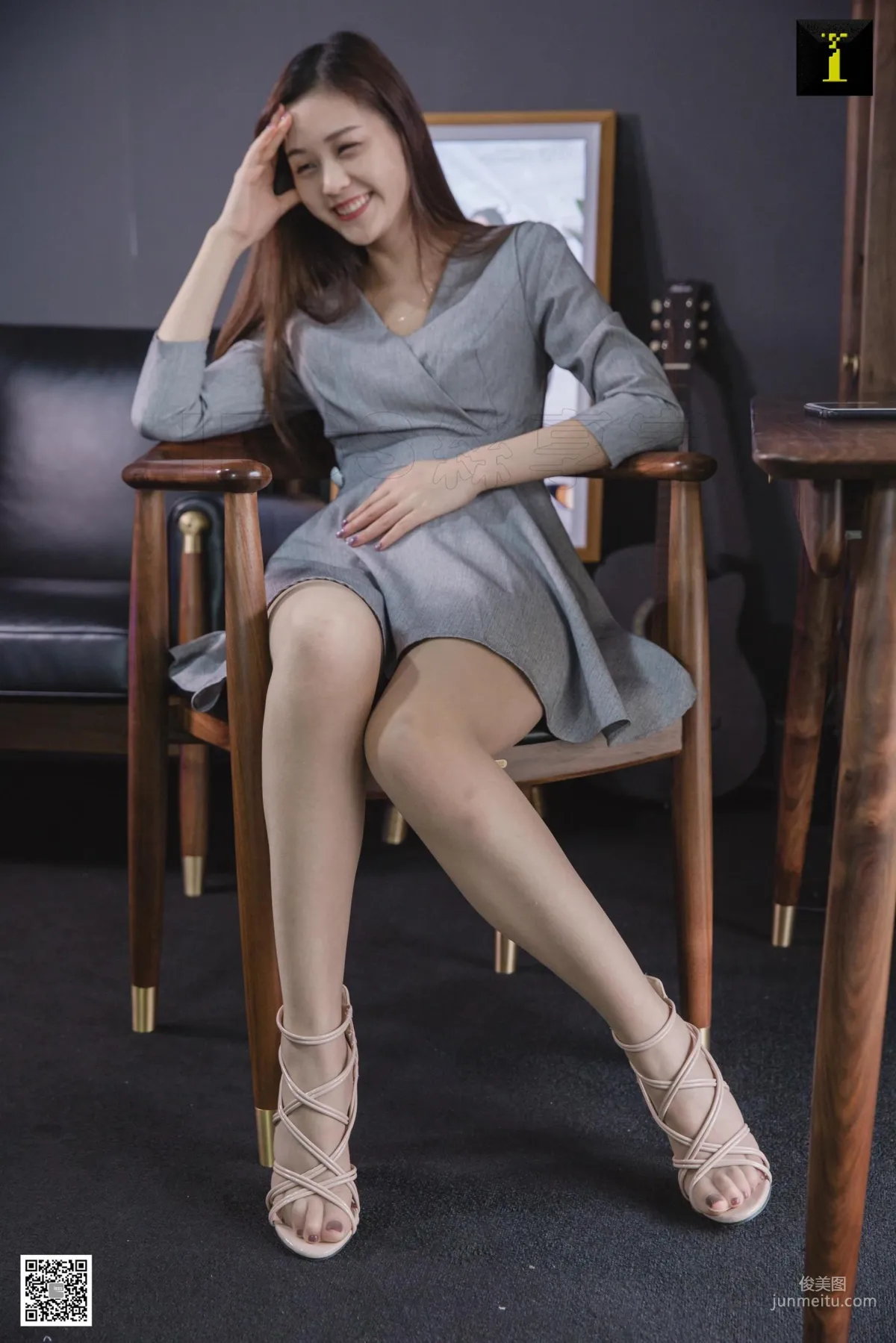 模特九妹《九妹的膚色涼鞋》 [異思趣向IESS] 美腿高跟 寫真集 15