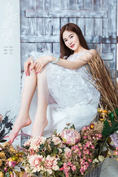易陽《我的花漾年華》 [頭條女神WordGirls] 寫真集 1
