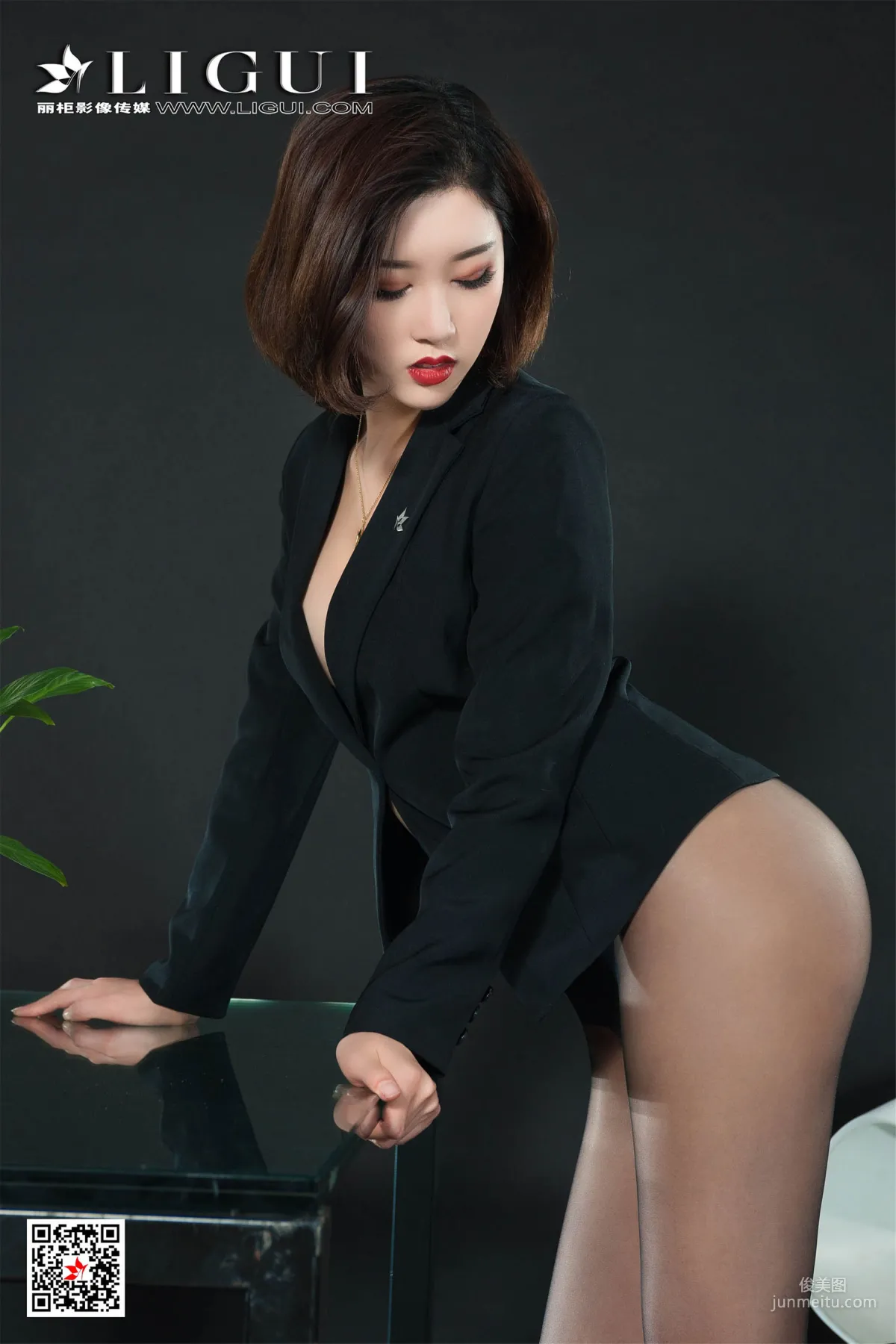 筱筱《黑絲誘人絲足》 [麗櫃Ligui] 網絡麗人 寫真集 12