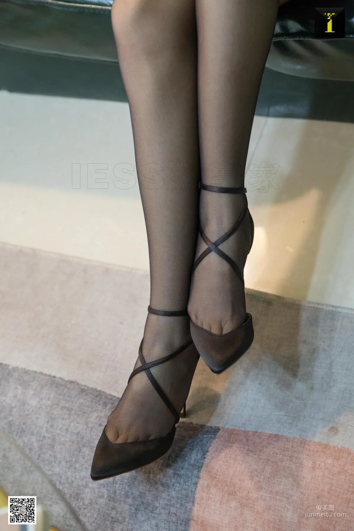 模特九妹《九妹的黑色綁帶高跟》 [異思趣向IESS] 絲襪美腿寫真集 22