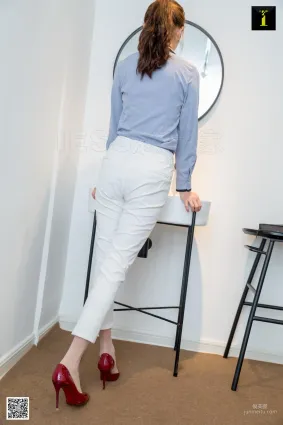 模特婉萍《婉萍簡約白色西裝褲》[異思趣向IESS] 美腿高跟寫真集