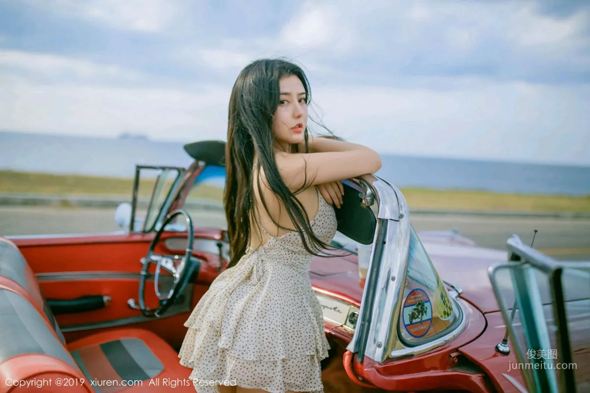 Manuela瑪魯娜《複古車外拍下的無可比拟美臀》 [秀人XIUREN] No.1463 寫真集 11