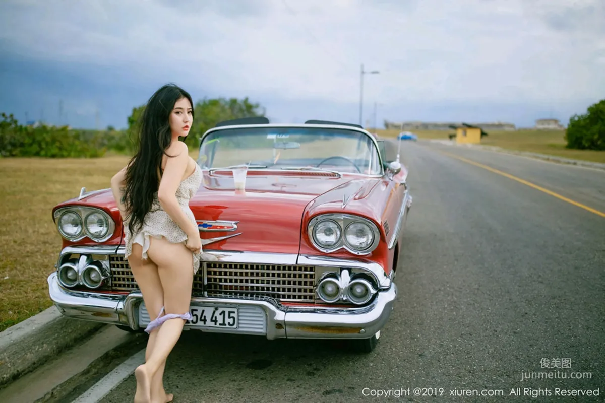 Manuela瑪魯娜《複古車外拍下的無可比拟美臀》 [秀人XIUREN] No.1463 寫真集 14