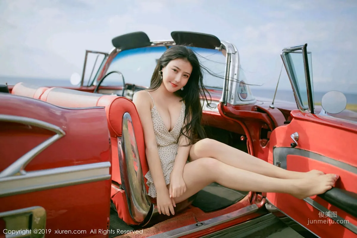 Manuela瑪魯娜《複古車外拍下的無可比拟美臀》 [秀人XIUREN] No.1463 寫真集 39