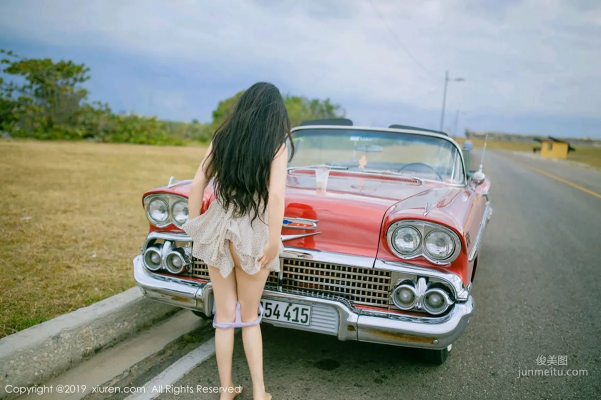 Manuela瑪魯娜《複古車外拍下的無可比拟美臀》 [秀人XIUREN] No.1463 寫真集 15