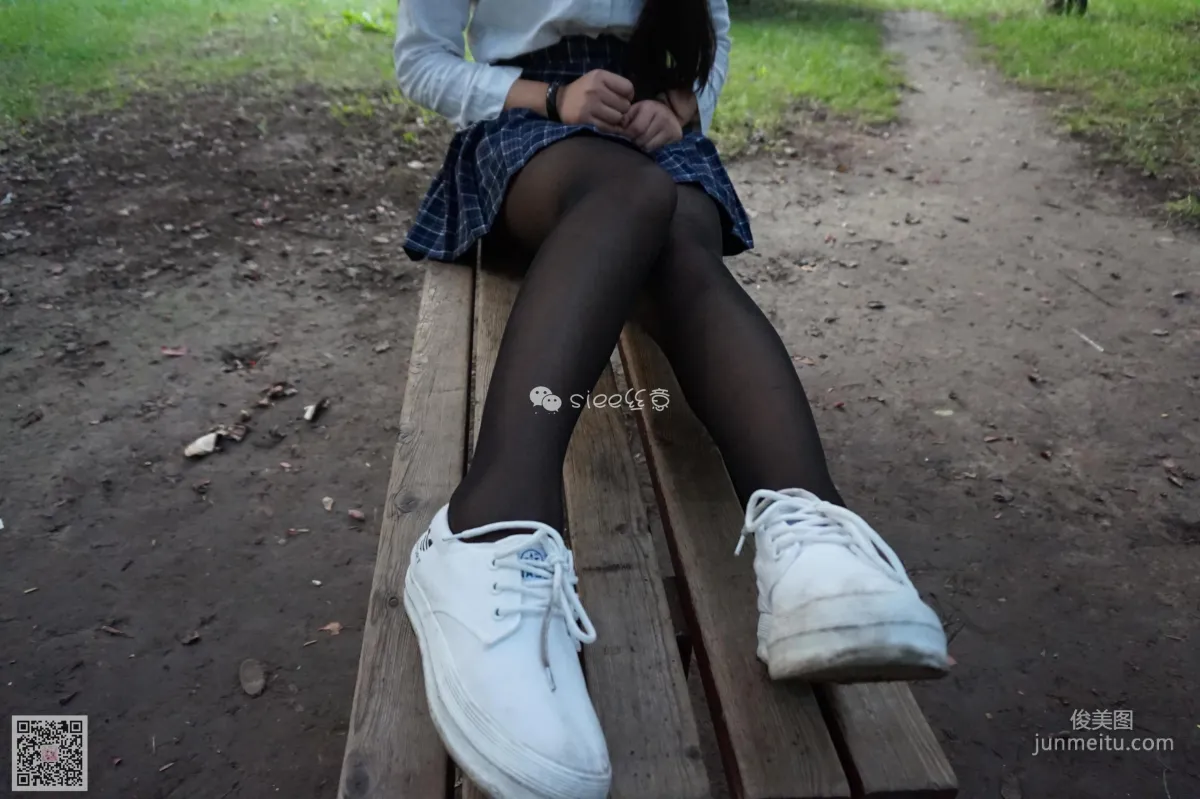 [丝意SIEE] No.001 曦曦《草坪黑丝》 写真集72