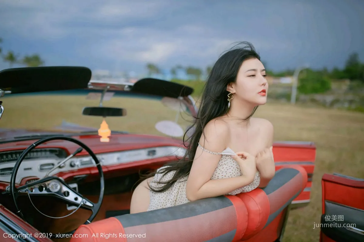 Manuela瑪魯娜《複古車外拍下的無可比拟美臀》 [秀人XIUREN] No.1463 寫真集 42