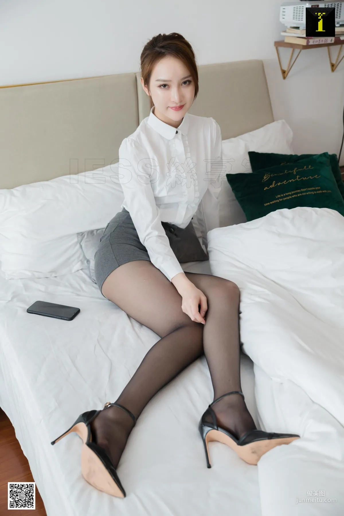 模特雲芝 《正在通話的女上司》 [異思趣向IESS] 寫真集 43