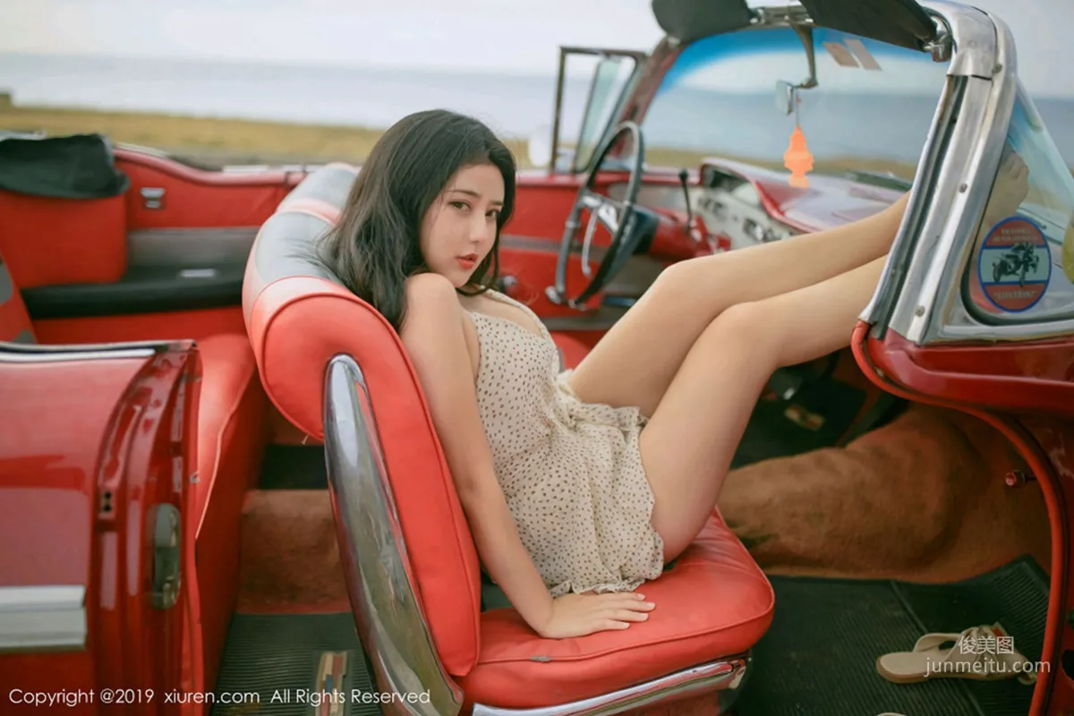 Manuela瑪魯娜《複古車外拍下的無可比拟美臀》 [秀人XIUREN] No.1463 寫真集 55