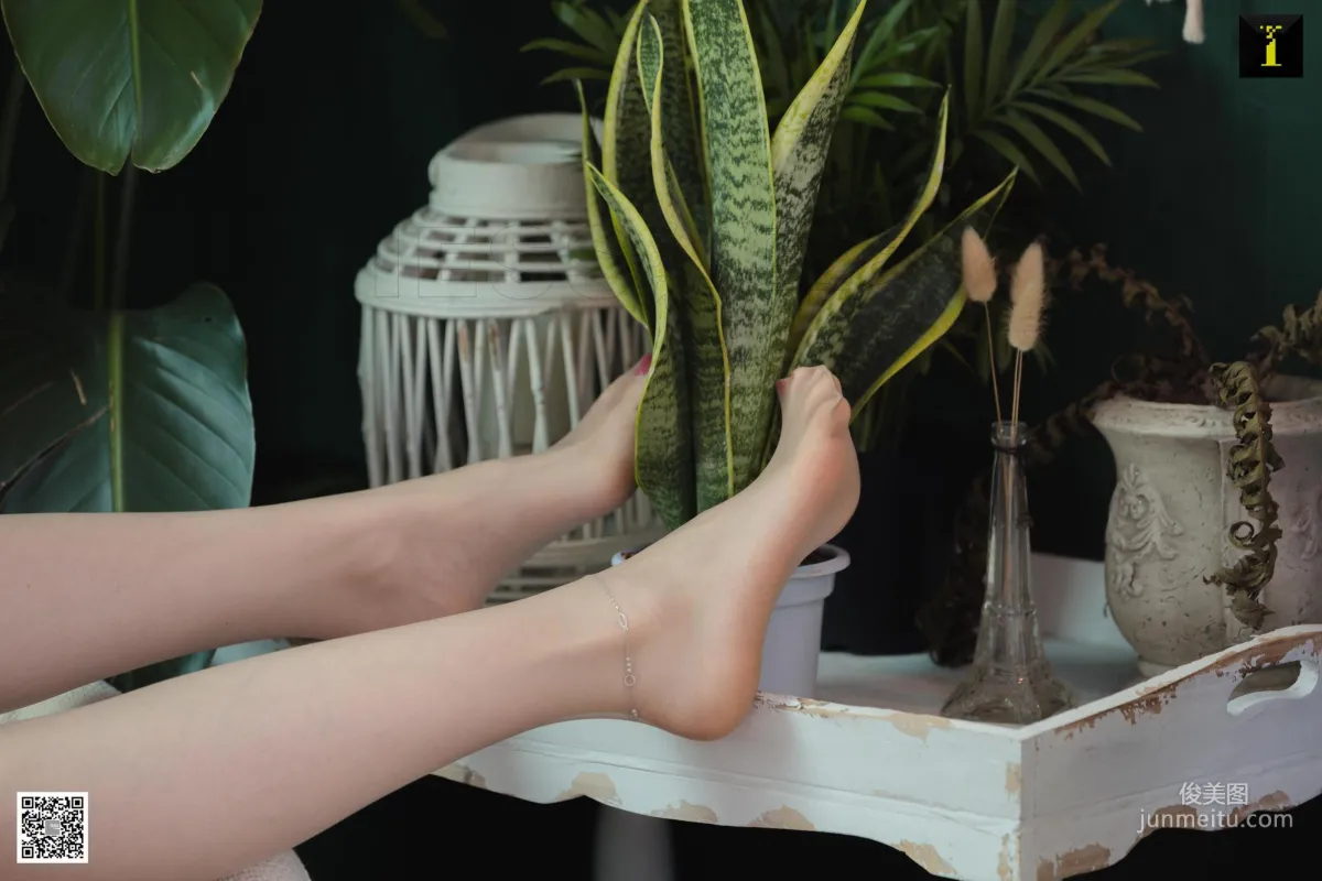 腿模佳佳 《佳佳 綠植 吉他》 [異思趣向IESS] 寫真集 71