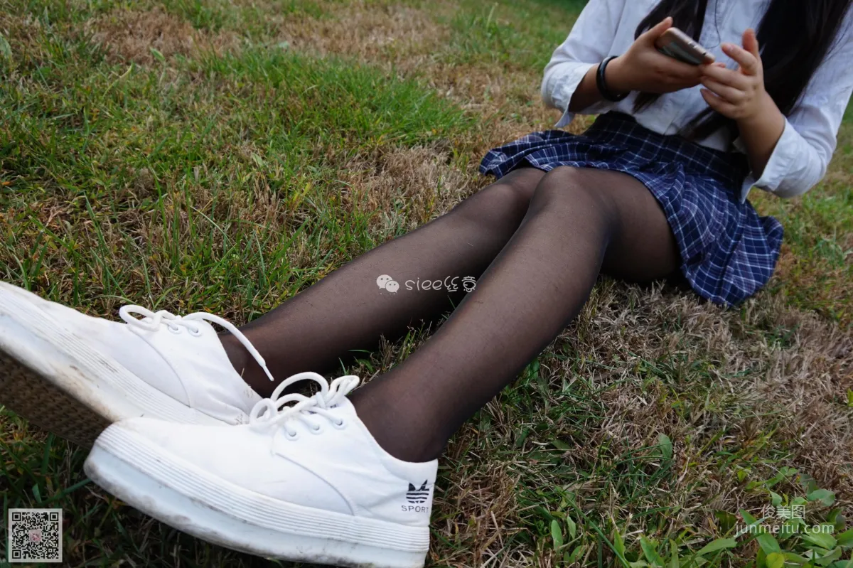 [丝意SIEE] No.001 曦曦《草坪黑丝》 写真集3