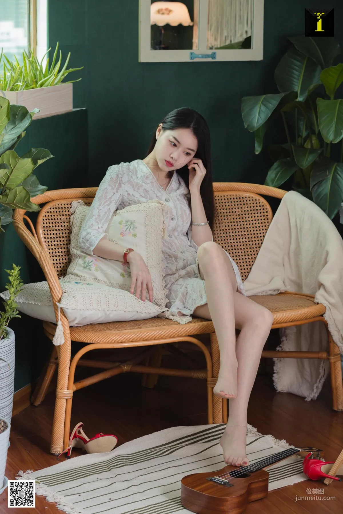 腿模佳佳 《佳佳 綠植 吉他》 [異思趣向IESS] 寫真集 66