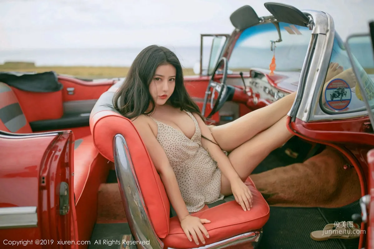 Manuela瑪魯娜《複古車外拍下的無可比拟美臀》 [秀人XIUREN] No.1463 寫真集 57