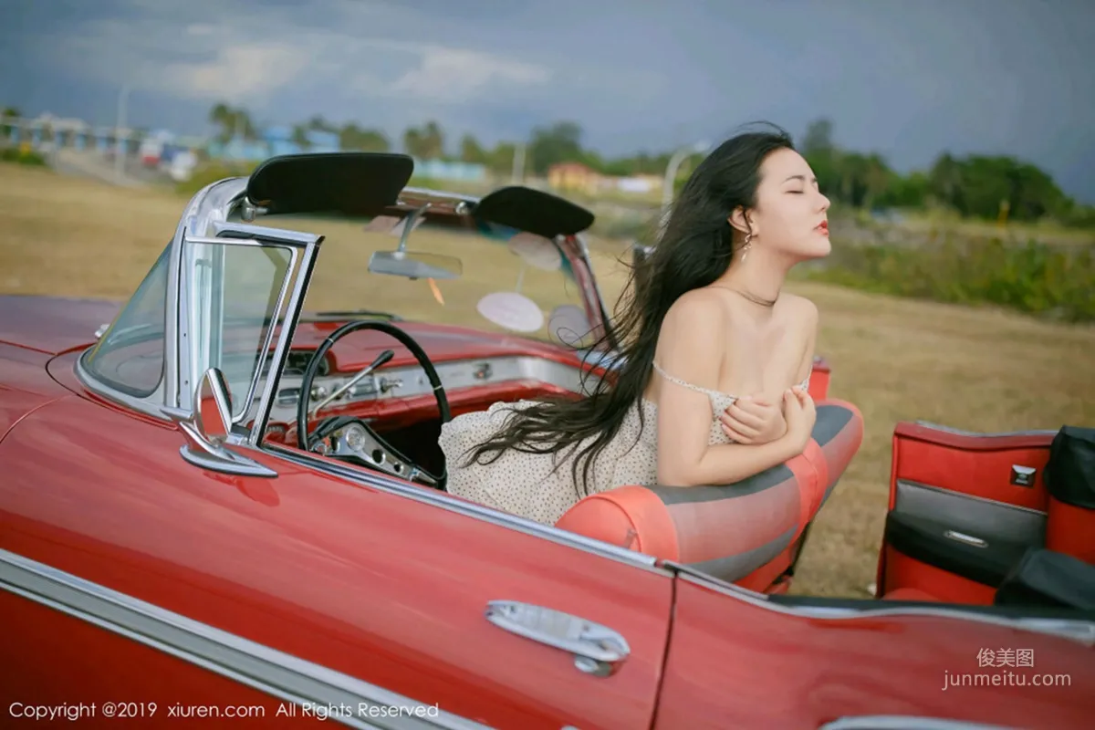 Manuela瑪魯娜《複古車外拍下的無可比拟美臀》 [秀人XIUREN] No.1463 寫真集 41