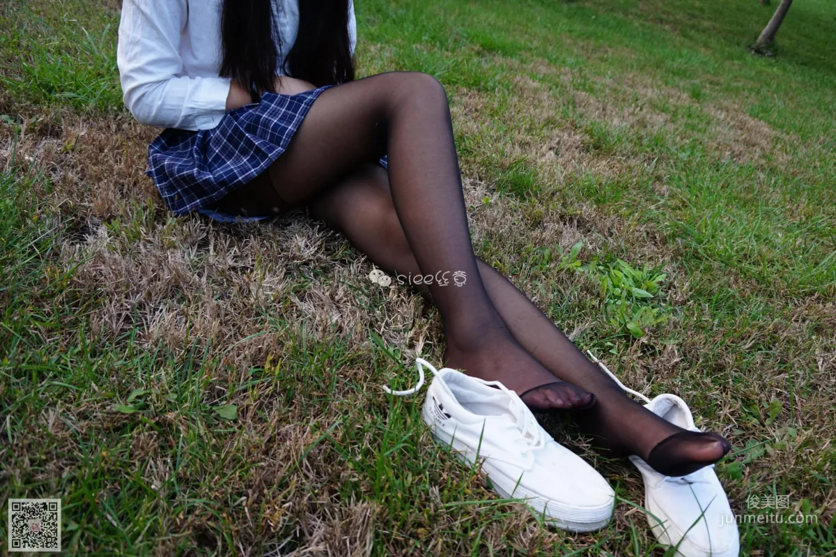 [丝意SIEE] No.001 曦曦《草坪黑丝》 写真集30