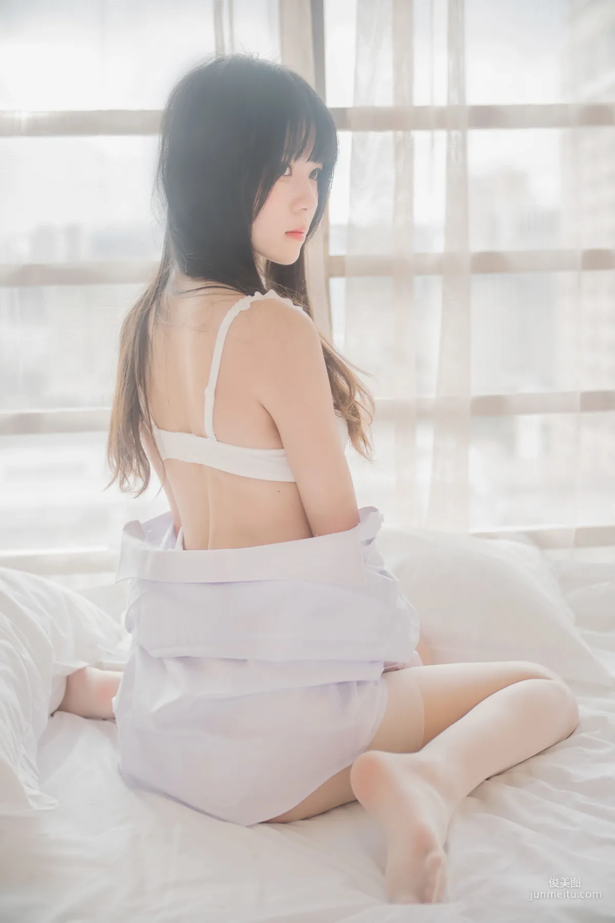 桜桃喵《桜桃未熟 - 白襯衫散發》 [蘿莉COS] 寫真集 42