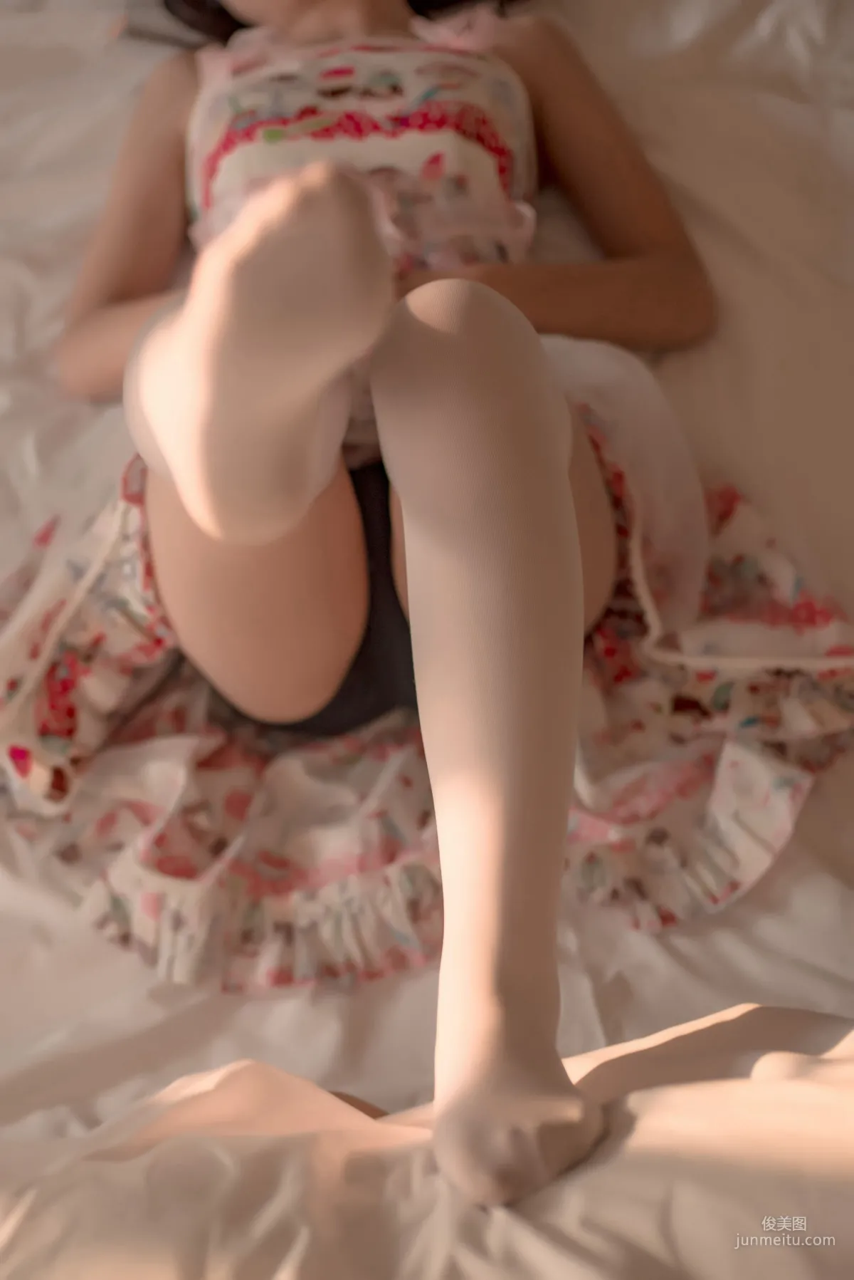 [風之領域] NO.106 穿白絲的花裙姑娘 寫真集 25