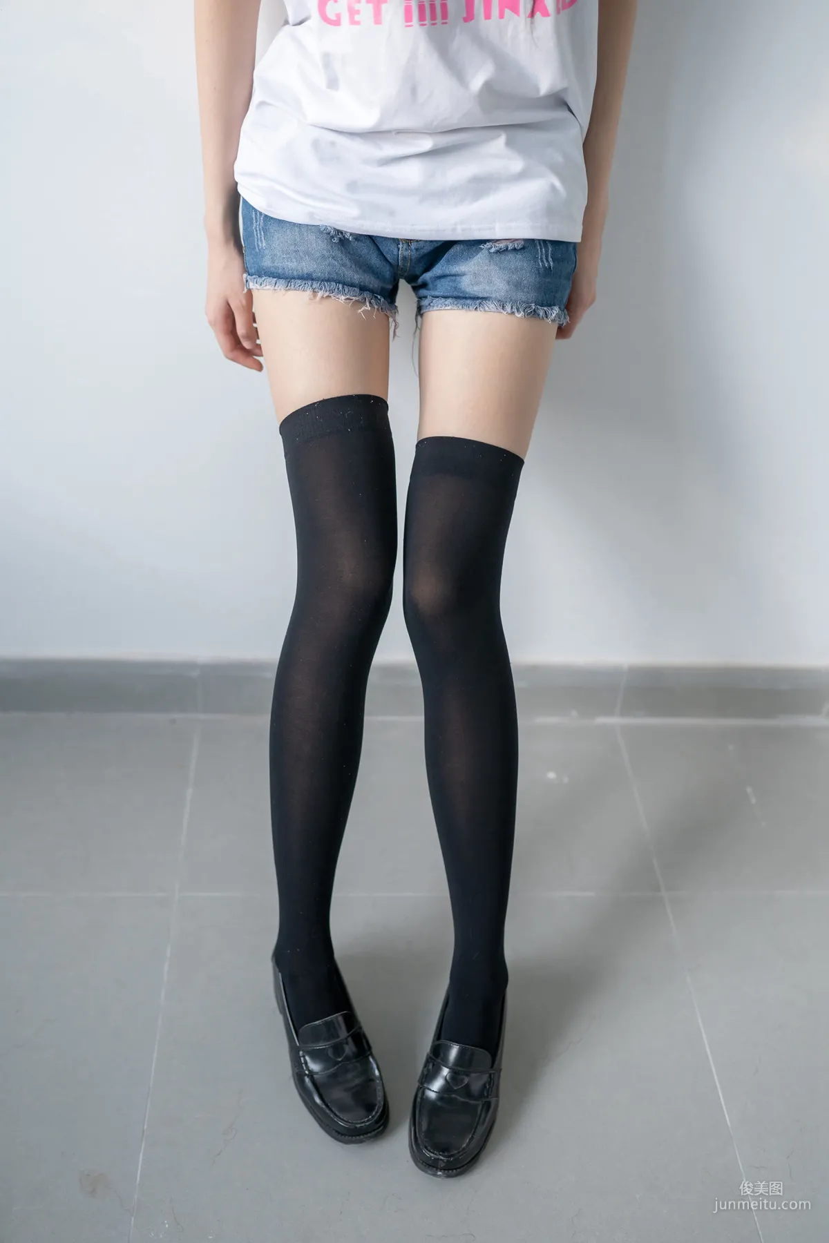 [风之领域] NO.113 黑丝牛仔短裤小蛮腰 写真集1