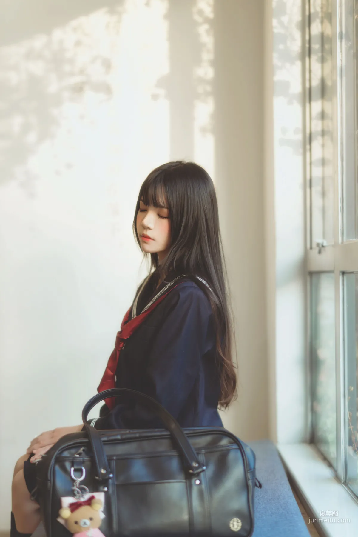 桜桃喵《(小少女)黑色水手服》 [蘿莉COS] 寫真集 28
