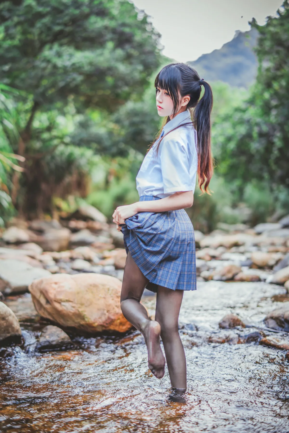 桜桃喵《校服少女COSPLAY濕身系列》 [蘿莉COS] 寫真集 14