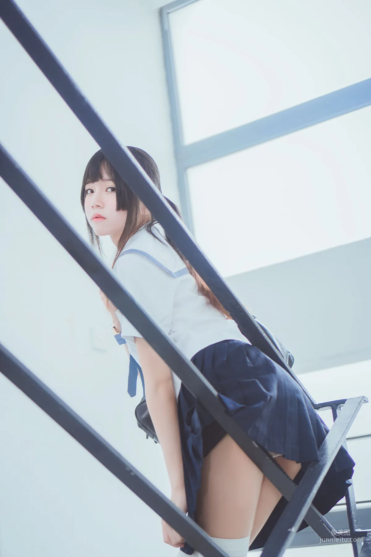 桜桃喵《蓝白水手服》 [萝莉COS] 写真集5