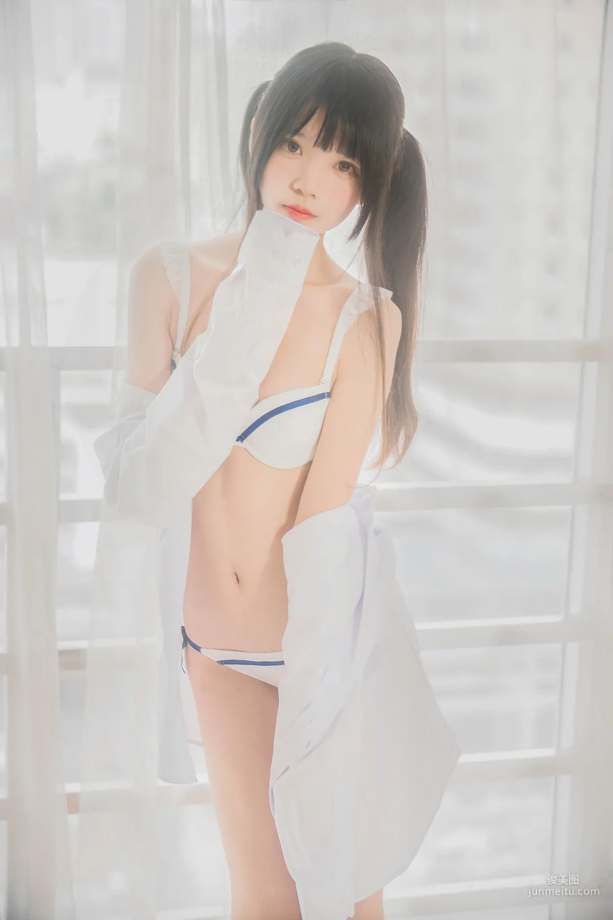 桜桃喵 《白衬衫双马尾》 [萝莉COS] 写真集8