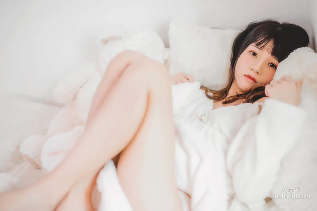 桜桃喵《冬眠》 [萝莉COS] 写真集24