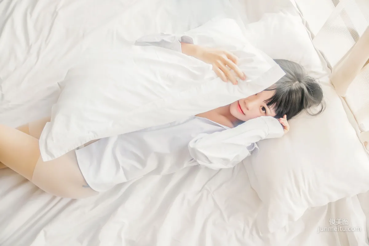 桜桃喵《桜桃未熟 - 白襯衫散發》 [蘿莉COS] 寫真集 20