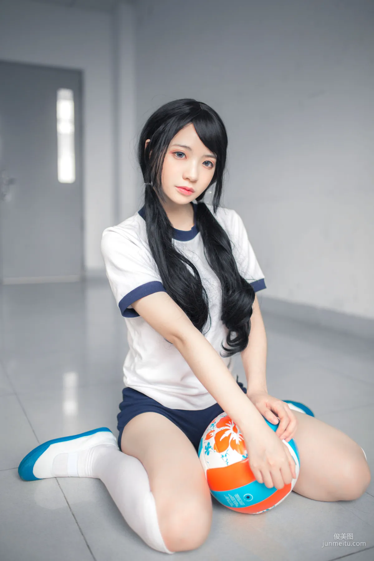 疯猫ss《体操服白丝》 [萝莉COS] 写真集33