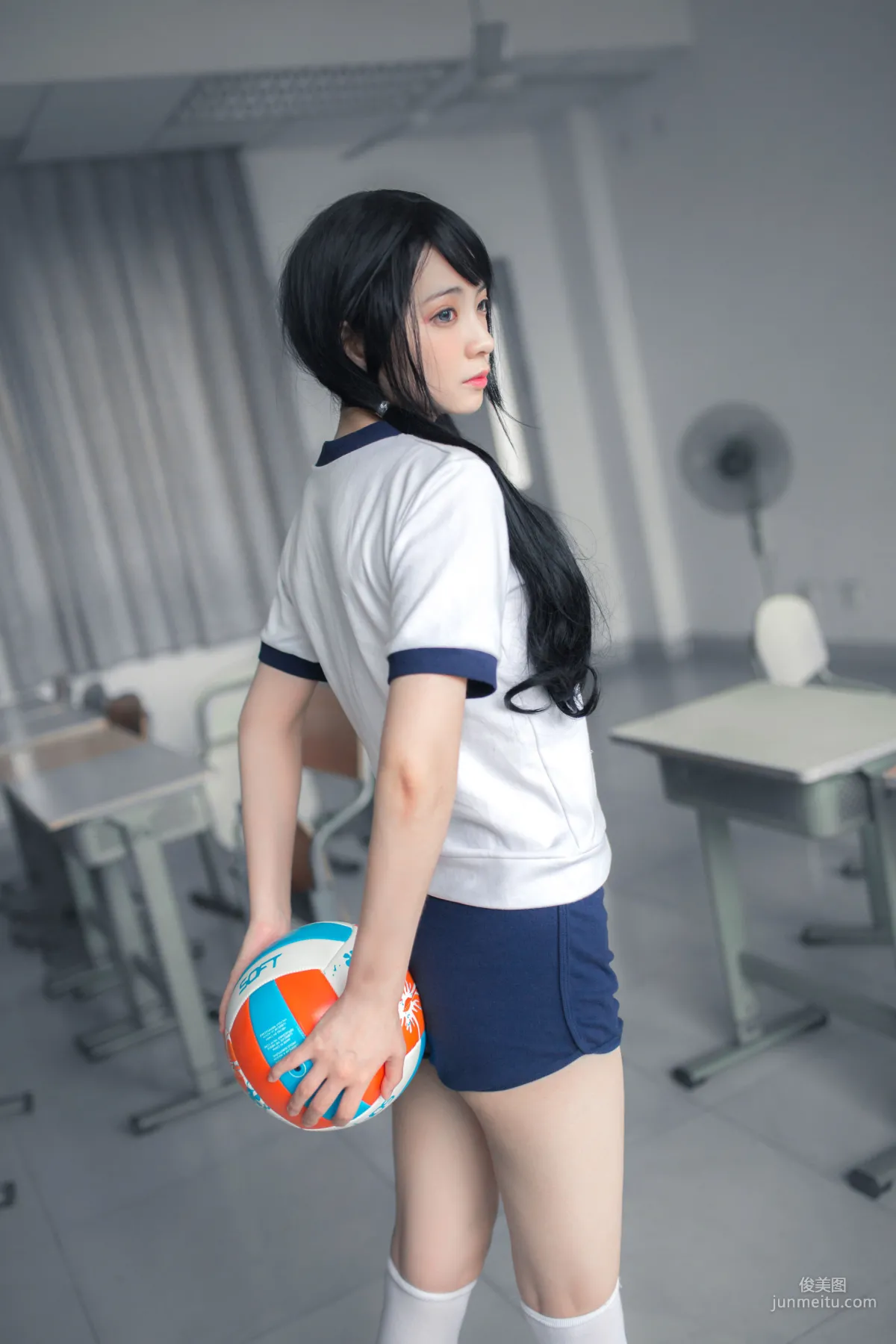 疯猫ss《体操服白丝》 [萝莉COS] 写真集40