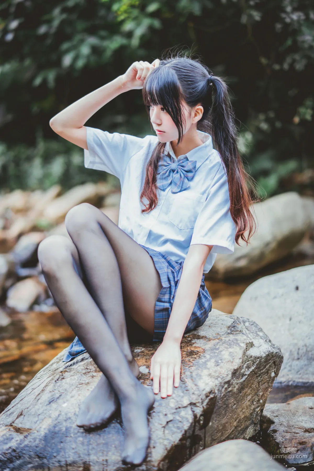 桜桃喵《校服少女COSPLAY濕身系列》 [蘿莉COS] 寫真集 27