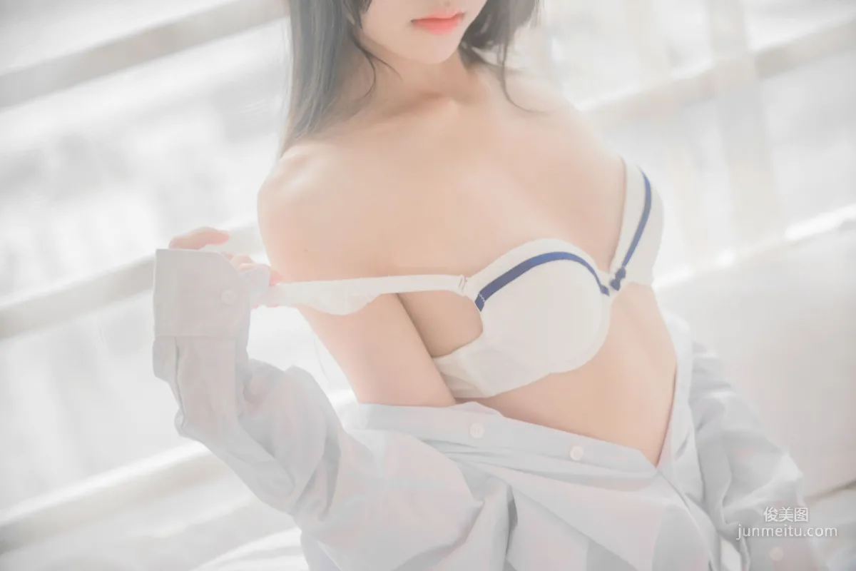 桜桃喵《桜桃未熟 - 白襯衫散發》 [蘿莉COS] 寫真集 37
