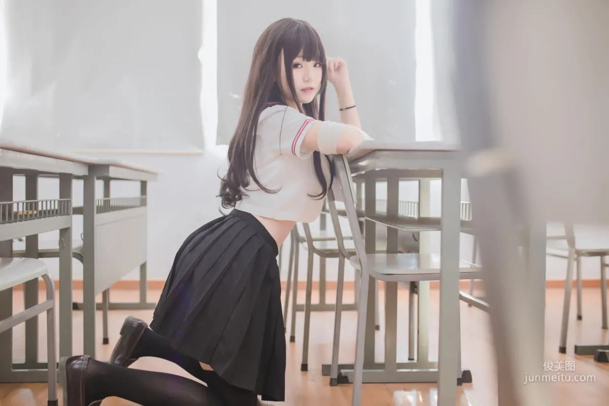 Yoko宅夏《黑丝JK》 [萝莉COS] 写真集3