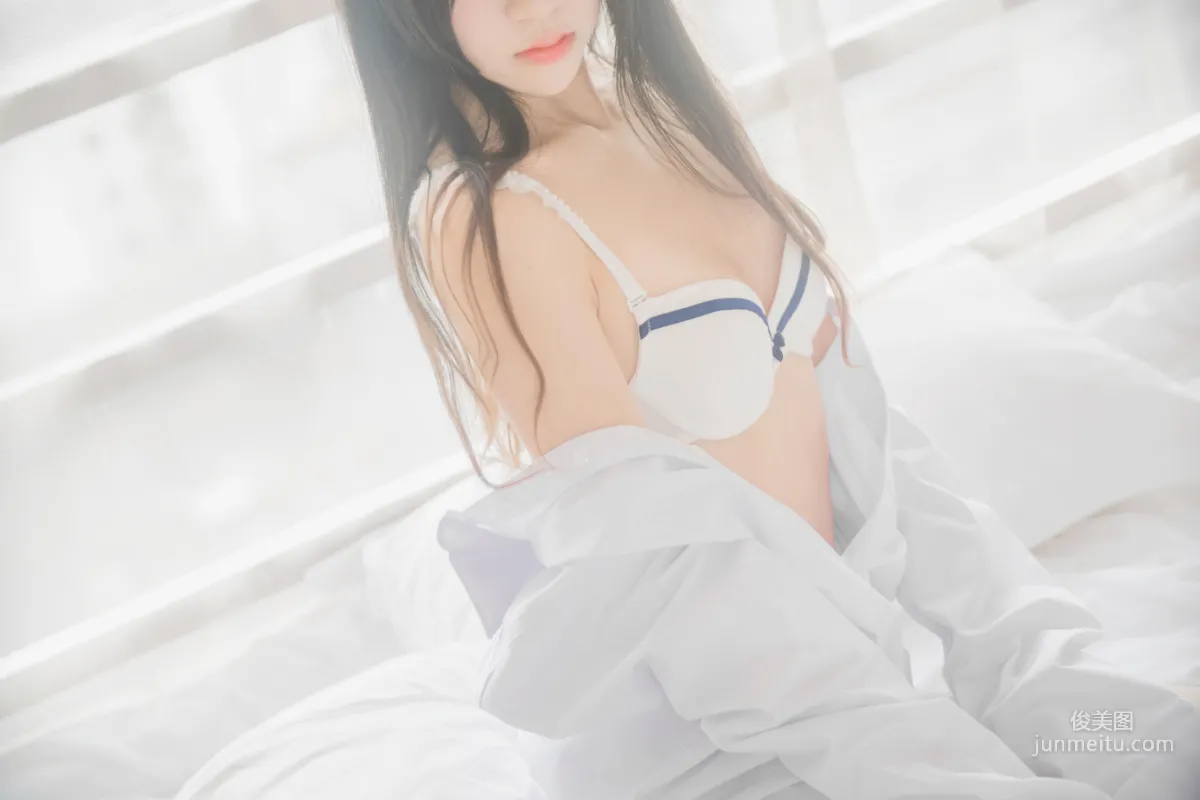 桜桃喵《桜桃未熟 - 白襯衫散發》 [蘿莉COS] 寫真集 36