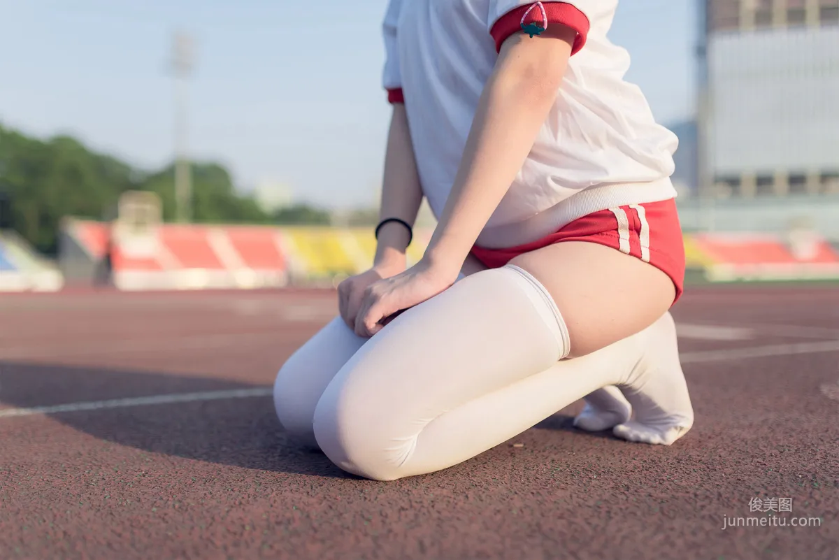 [風之領域] NO.112 運動場上的白絲體操服少女 寫真集 31