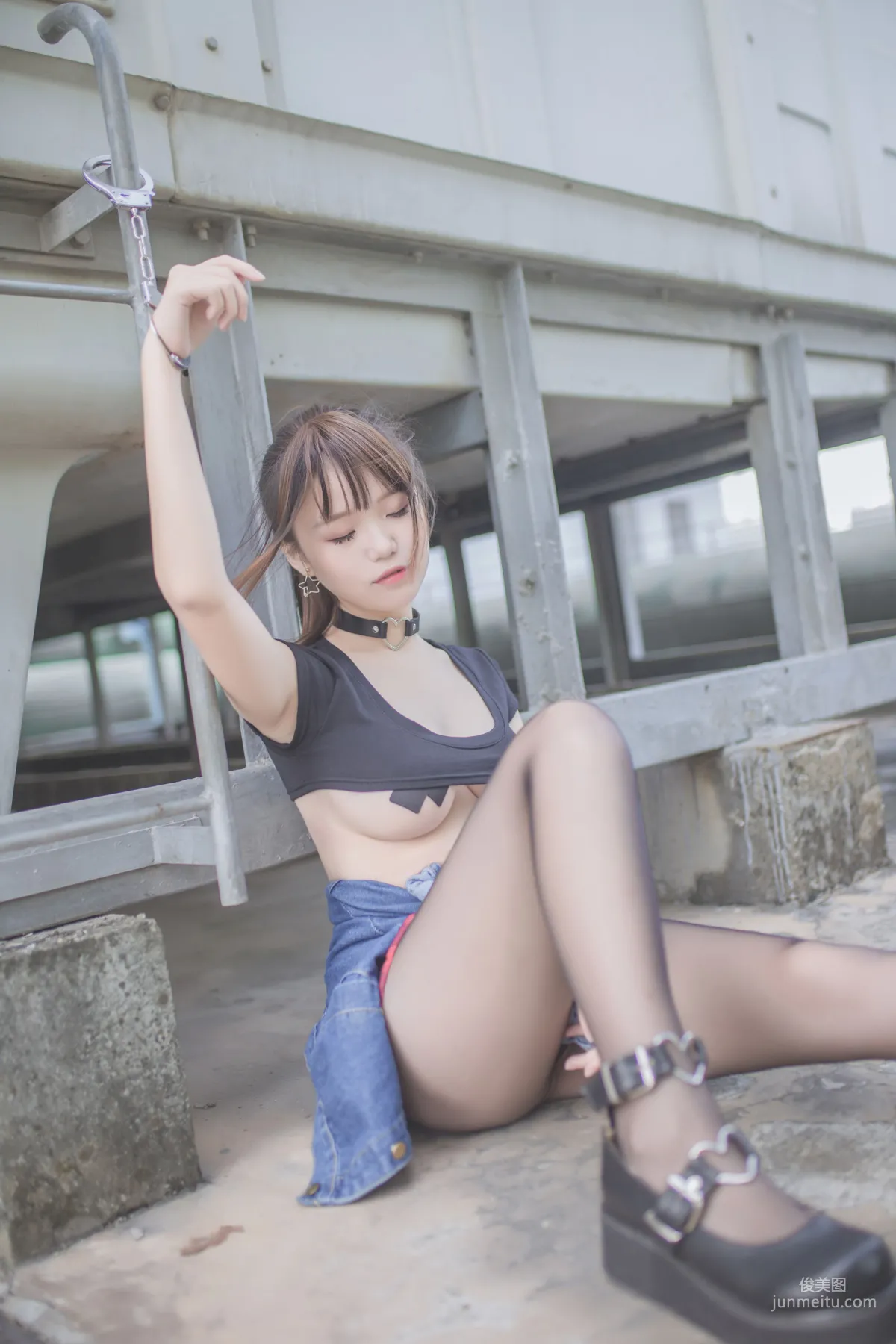 Yoko宅夏《紅色格子》 [蘿莉COS] 寫真集 25