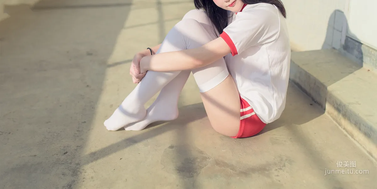[風之領域] NO.112 運動場上的白絲體操服少女 寫真集 39