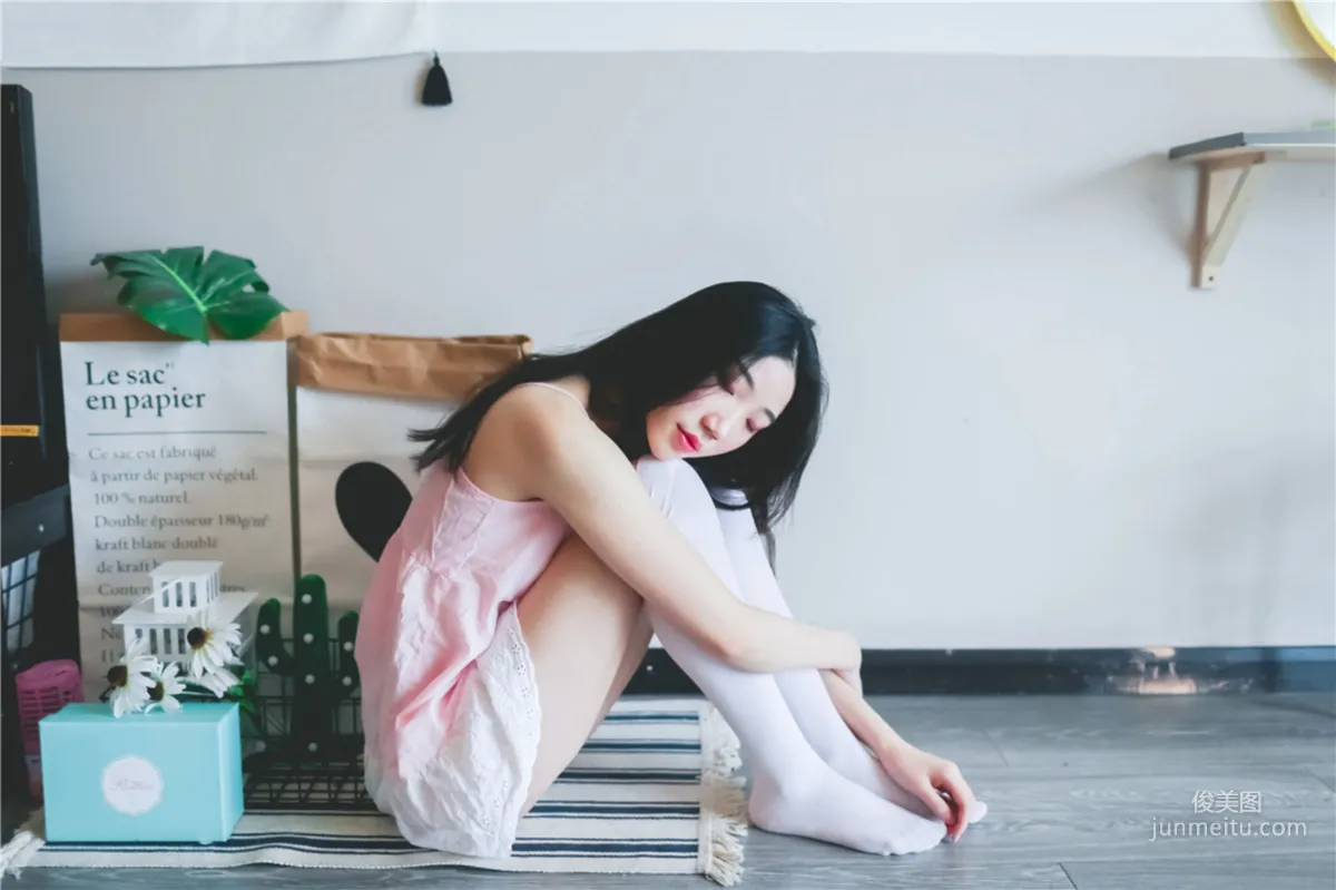 [風之領域] NO.110 粉紅小吊帶裙白絲 寫真集 32