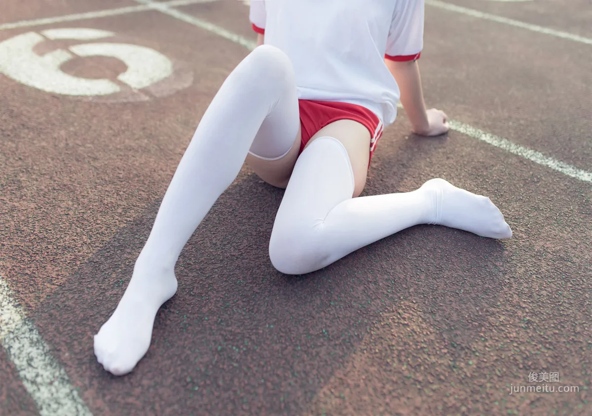 [風之領域] NO.112 運動場上的白絲體操服少女 寫真集 33
