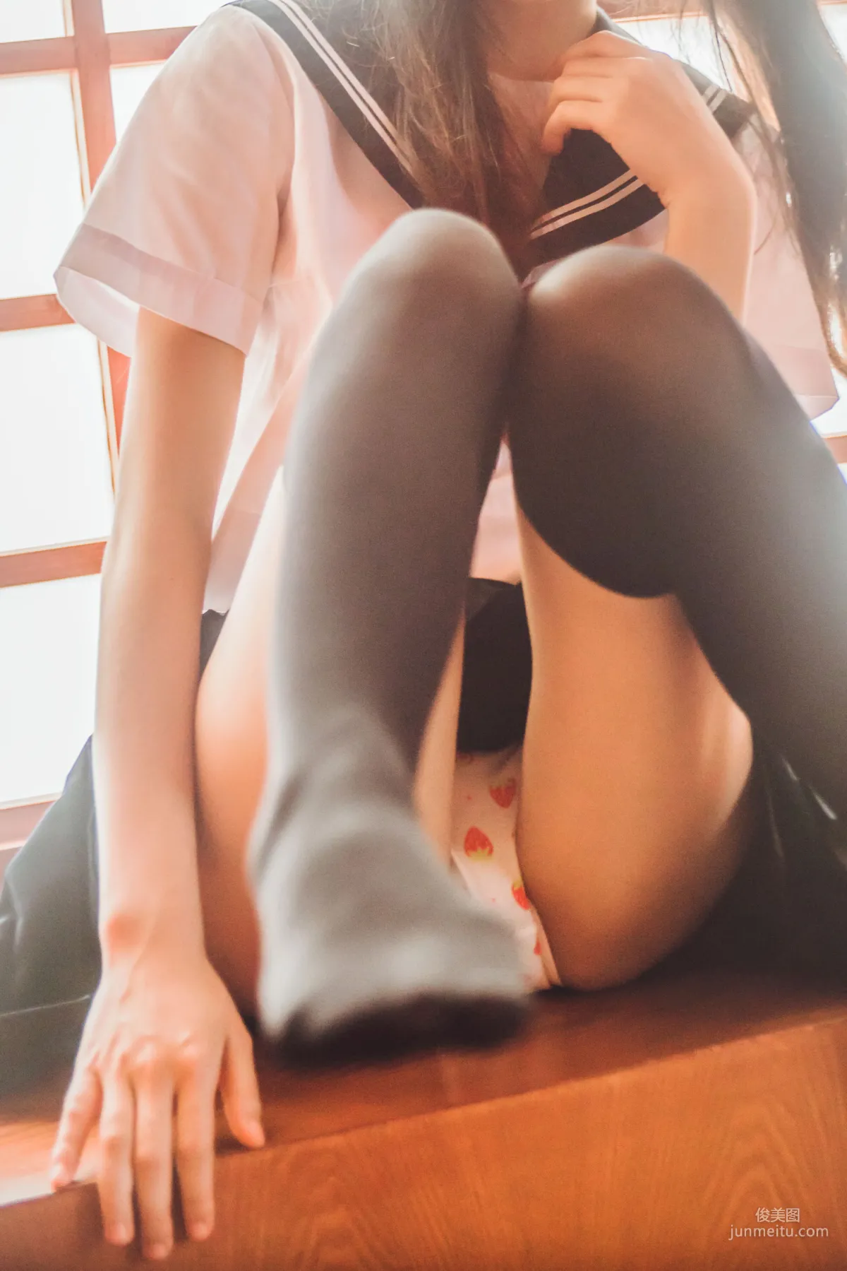 桜桃喵《小背心換水手服》 [蘿莉COS] 寫真集 43