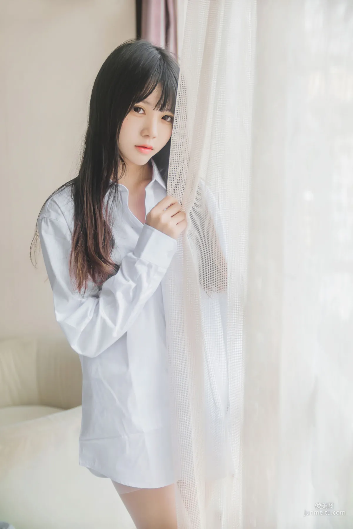 桜桃喵《桜桃未熟 - 白襯衫散發》 [蘿莉COS] 寫真集 11