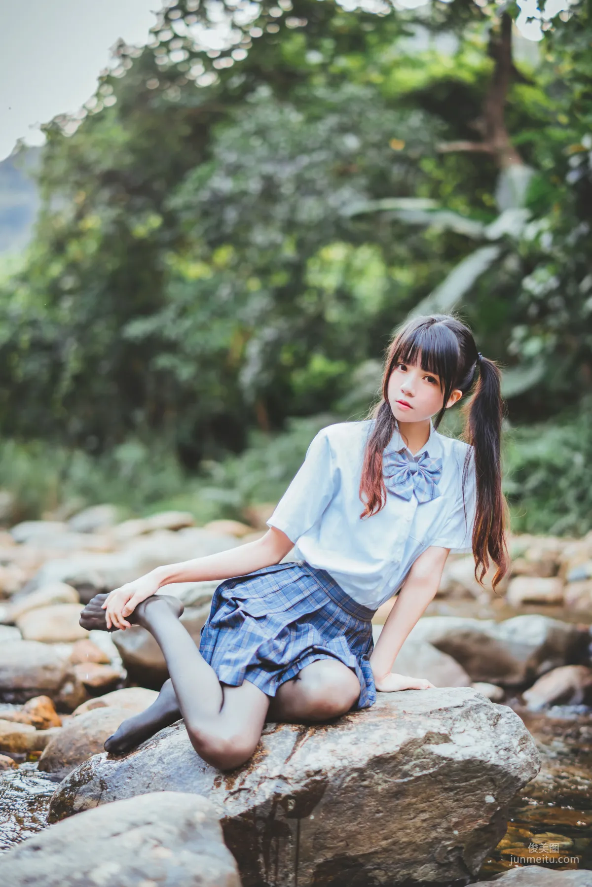 桜桃喵《校服少女COSPLAY濕身系列》 [蘿莉COS] 寫真集 23