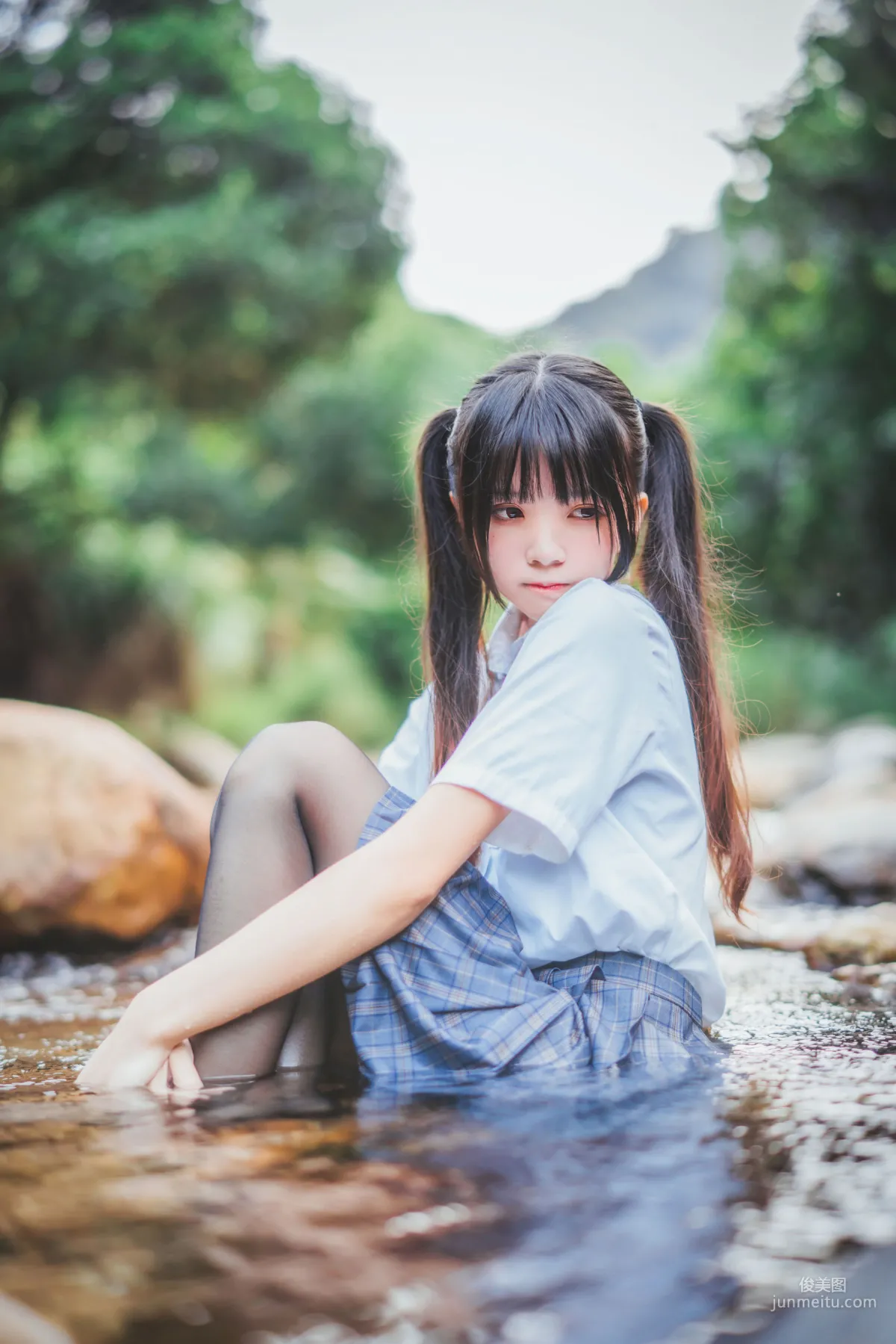 桜桃喵《校服少女COSPLAY濕身系列》 [蘿莉COS] 寫真集 19
