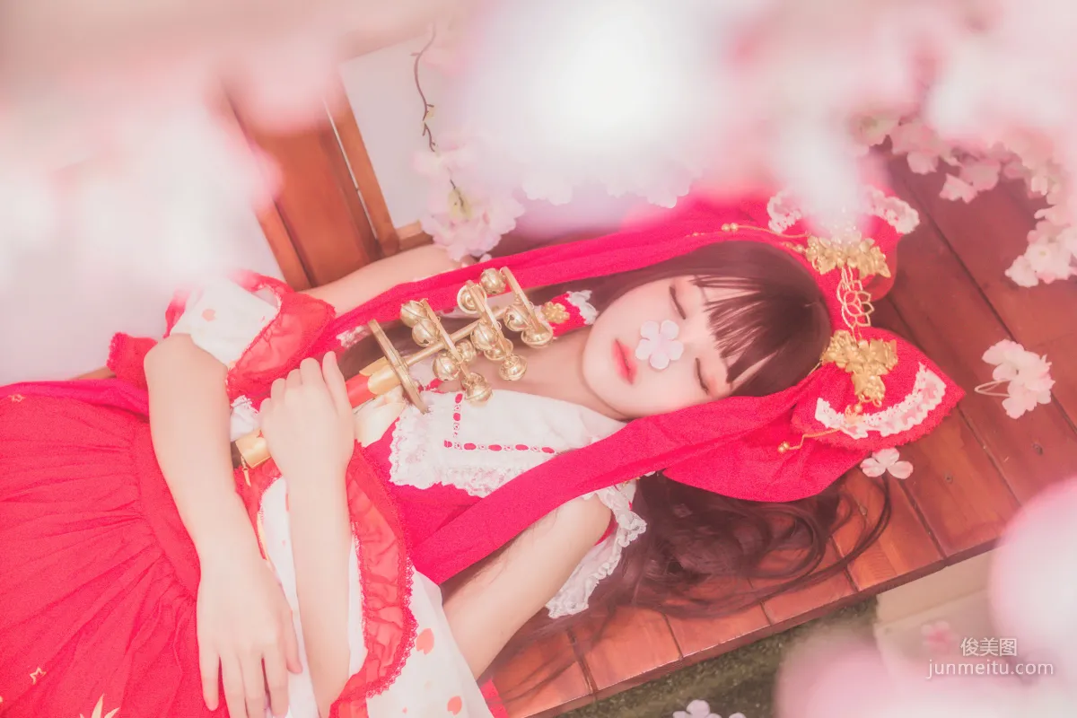 桜桃喵《靈夢 新年快樂》 [蘿莉COS] 寫真集 38
