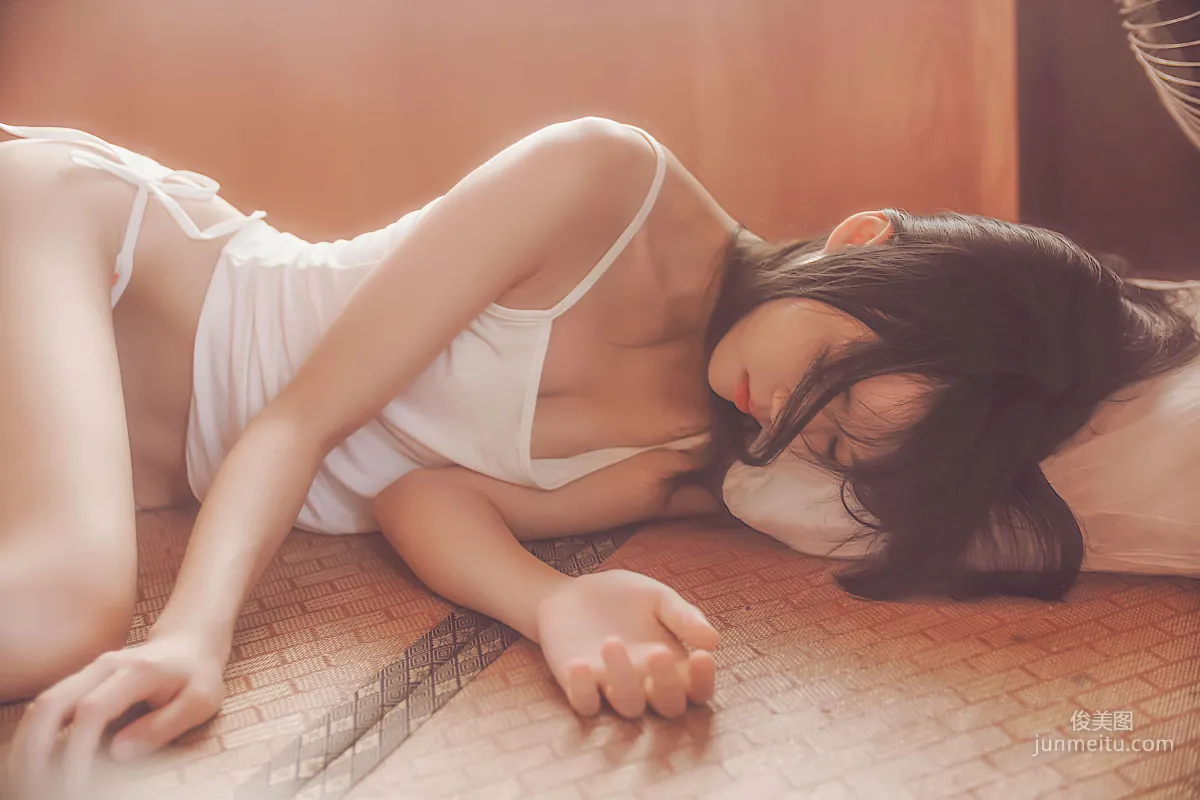 桜桃喵《小背心換水手服》 [蘿莉COS] 寫真集 4