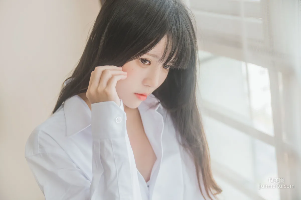 桜桃喵《桜桃未熟 - 白襯衫散發》 [蘿莉COS] 寫真集 6