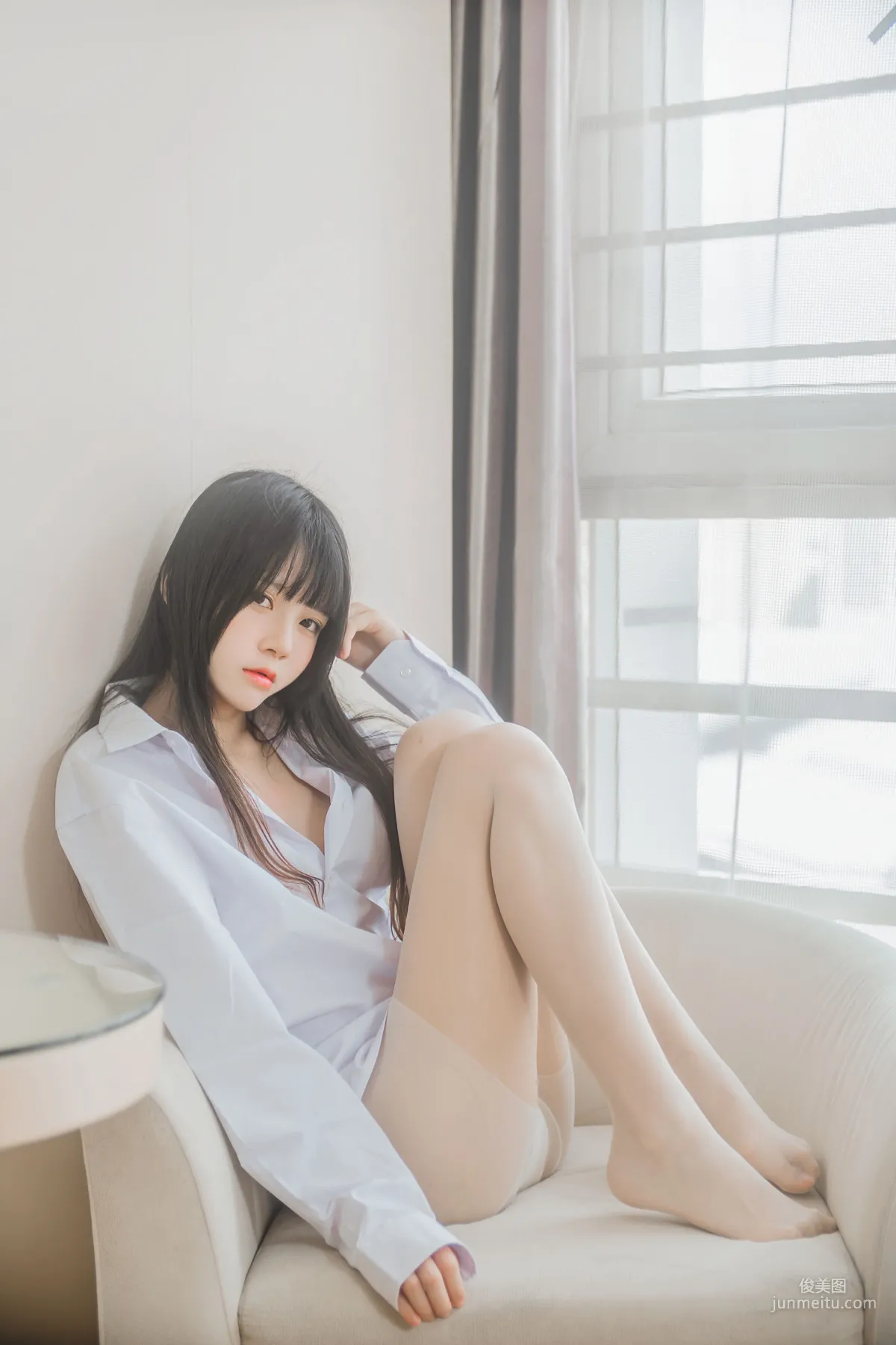 桜桃喵《桜桃未熟 - 白襯衫散發》 [蘿莉COS] 寫真集 3