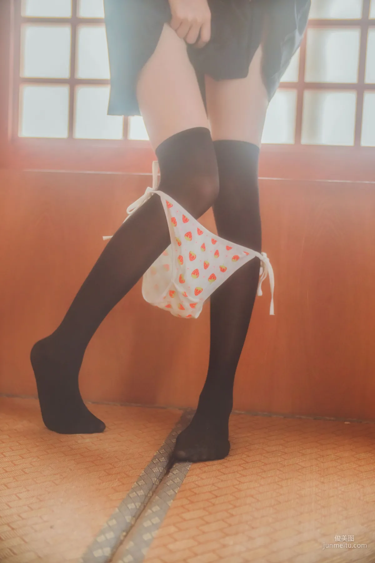 桜桃喵《小背心換水手服》 [蘿莉COS] 寫真集 49