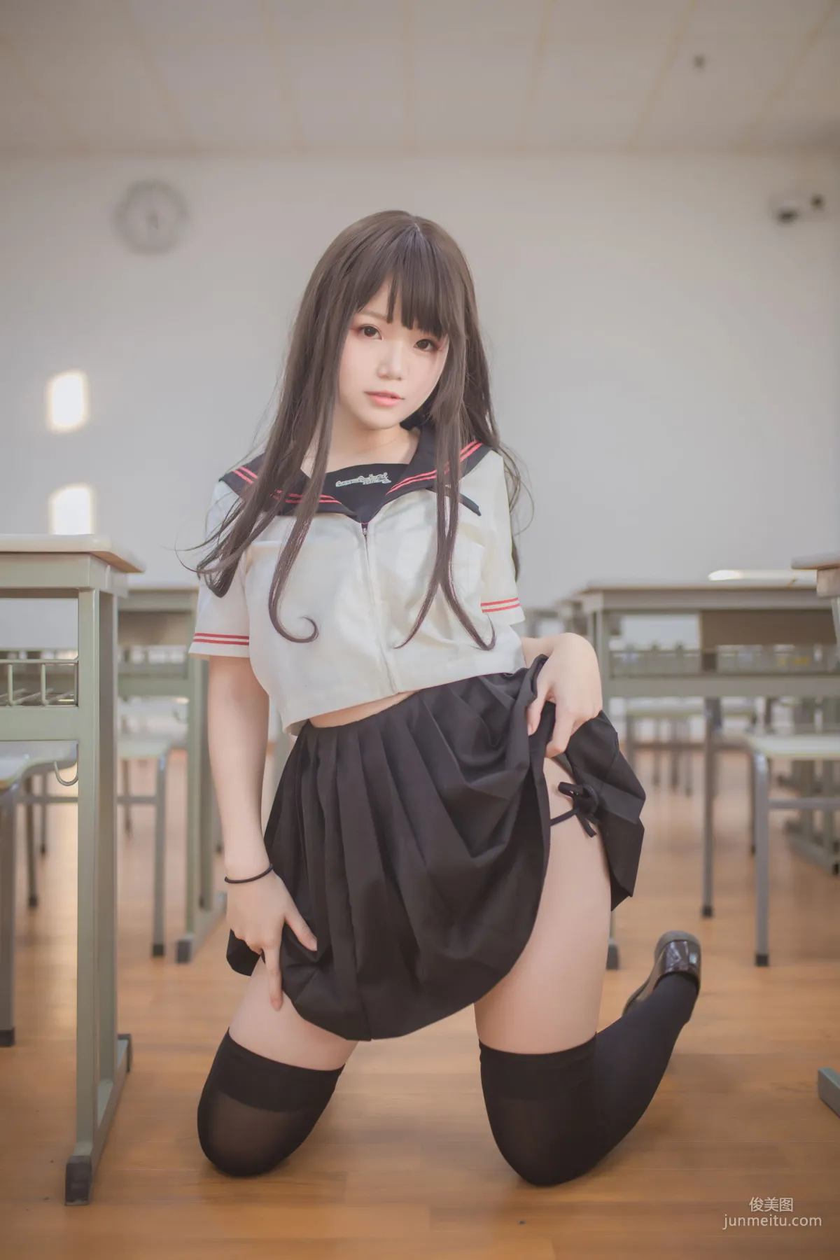 Yoko宅夏《黑丝JK》 [萝莉COS] 写真集36